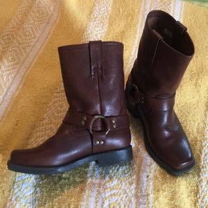 Frye harness pull on boots 13